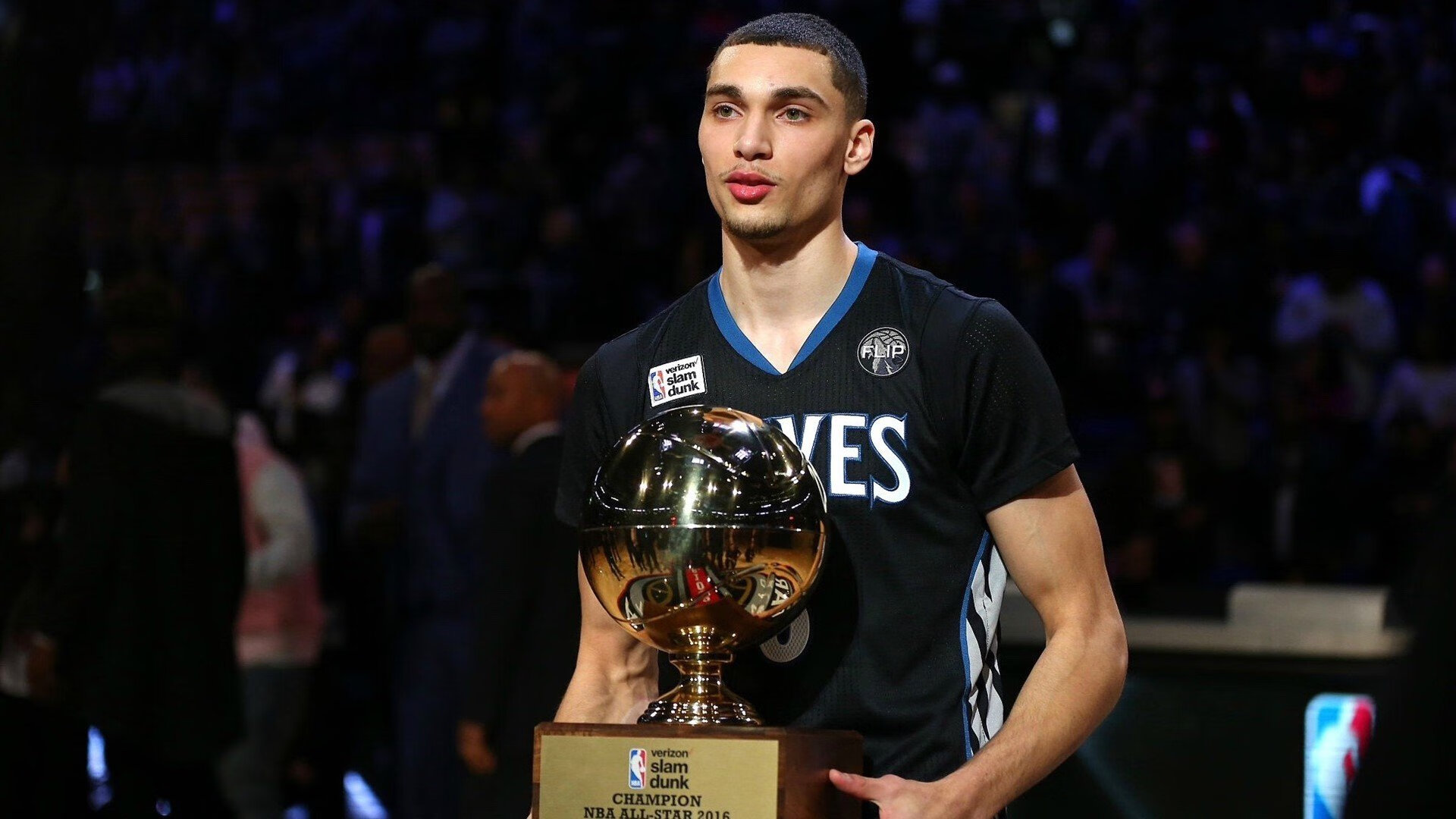 赛道与球场,速度与激情的双重奏—F1揭幕战与NBA焦点战的启示