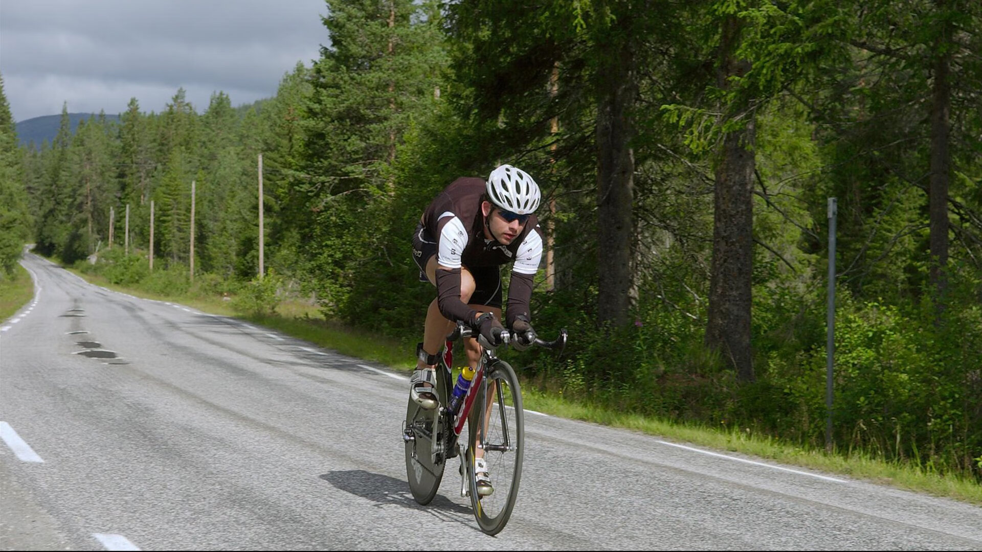 鹿鸣鹏城，当雄鹿的坚韧遇上胡金秋的惊艳，一场CBA史诗级鏖战的唯一性书写